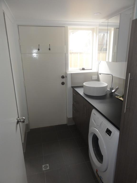 Prime Location & Spacious Adelaide Exterior photo