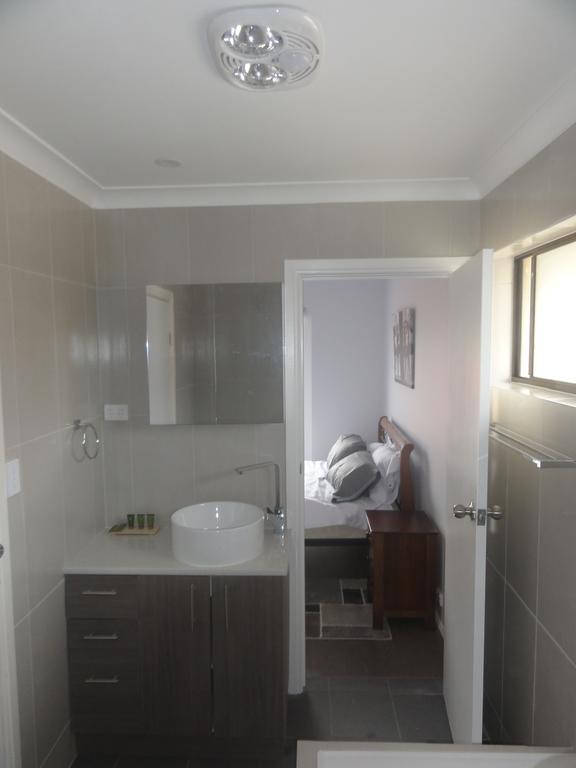 Prime Location & Spacious Adelaide Exterior photo